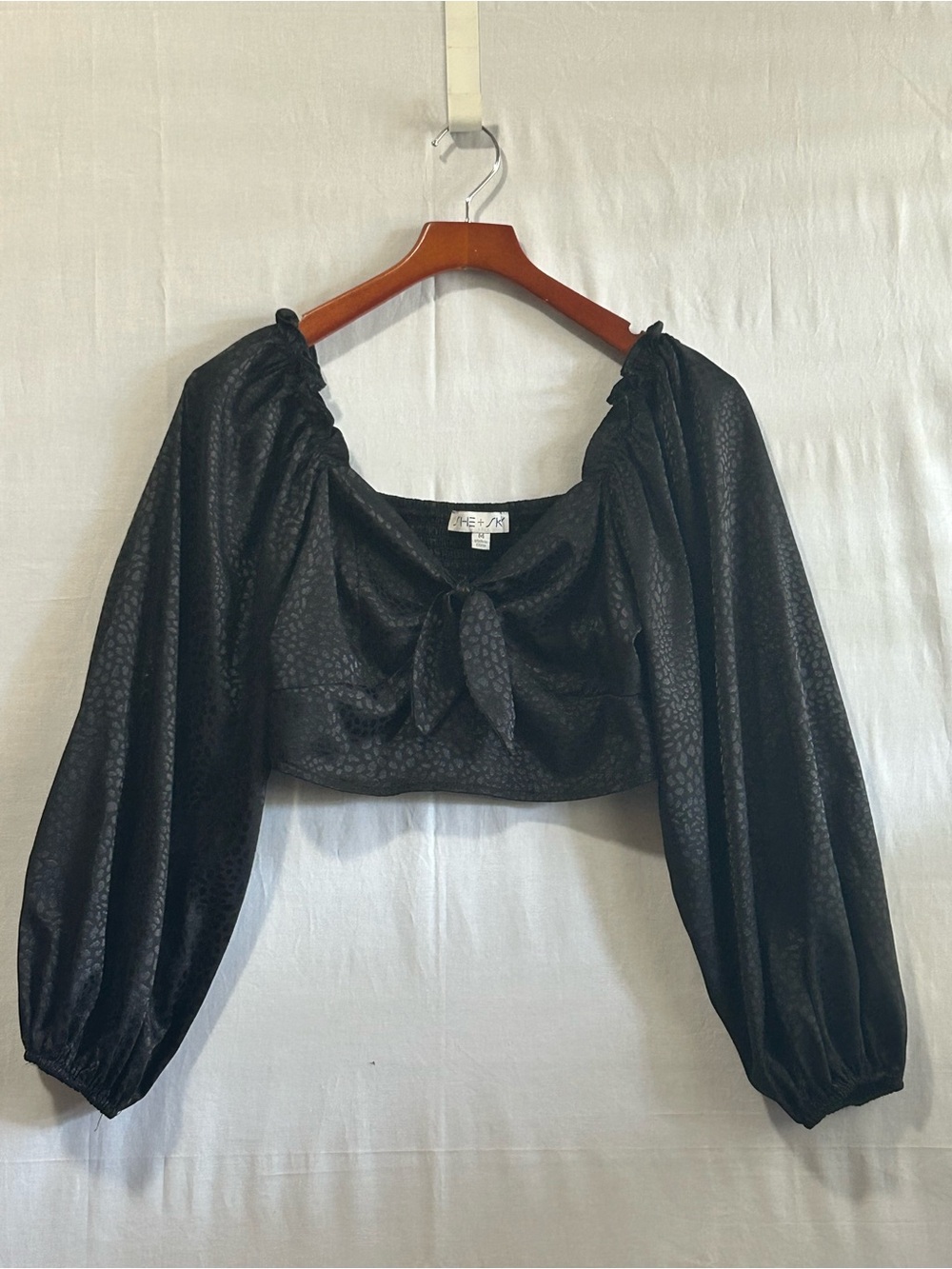 She + Sky - Black Tie-Front Long Sleeve Crop Top